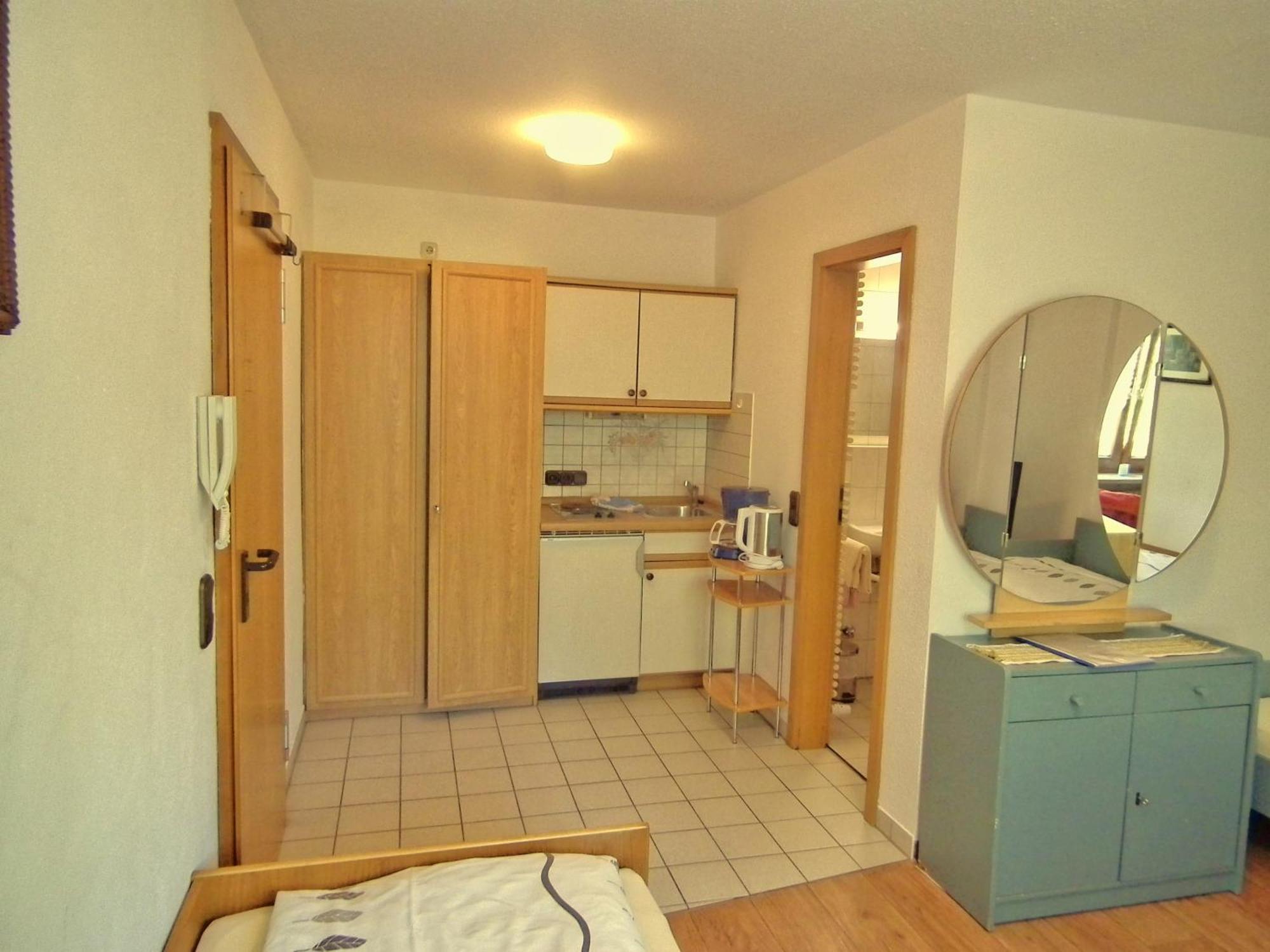Gaestehaus Zur Faerbe Apartments Oberstdorf Rum bild