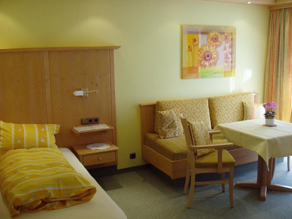 Gaestehaus Zur Faerbe Apartments Oberstdorf Rum bild