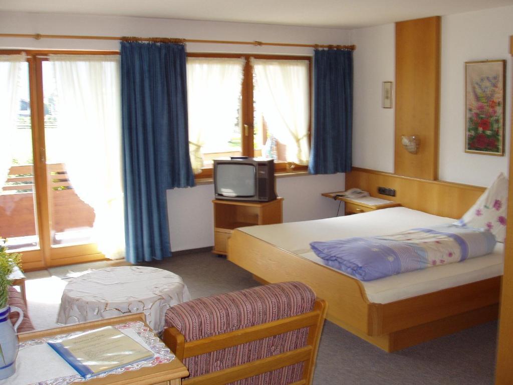Gaestehaus Zur Faerbe Apartments Oberstdorf Rum bild